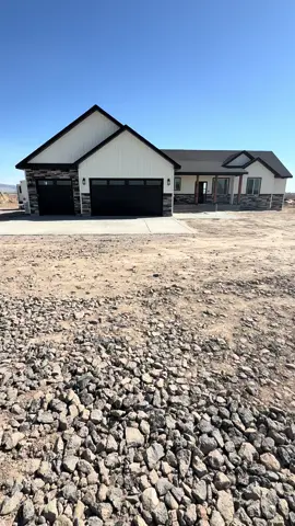 No neighbors ✔️views✔️special features✔️. Let us know what you think. Spring Creek Homes. What can we build for you? #newconstruction #americanfallsidaho #construction #idaho #fyp #viral #butlerpantry #hiddendoor #hiddenbookshelf #gunroom #safedoor #gunvault #gunsafe #barndoor #coveredpatio 
