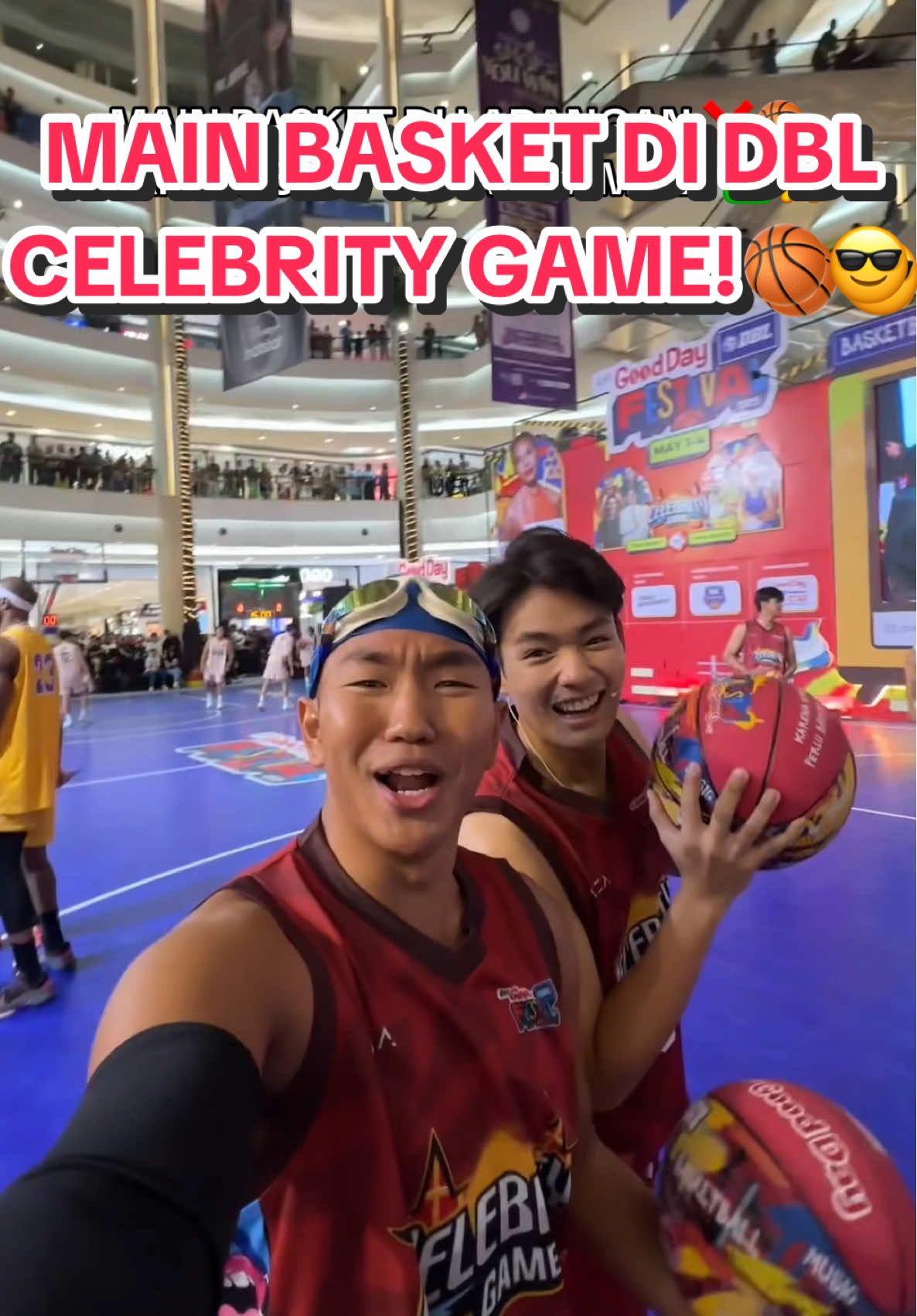 Main basket di dalam mall sama Lebron James & Stephen Curry?!🏀🤣🙌🏻 Keseruan Timboi main di DBL Celebrity Game wohooo!