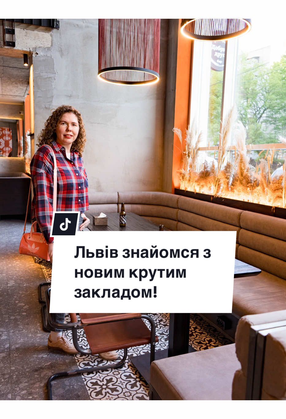 🧡 Львів знайомся з новим крутим закладом! Відкрився «Добрий Друг 6», а це означає - ще ближче, ще смачніше, з тим самим вайбом, який давно полюбився.  🤩 Це затишне місце в зручній локації стало вже «своїм» закладом на мапі району. Всередині вас чекає двоповерховий простір з великими панорамними вікнами, що дарують багато світла та комфорту. 🔥 Головна фішка нового закладу - це власний хоспер та 26 видів крафтового пива на кранах. Обов’язково спробуйте щось із вогню та відчуйте цей неймовірний аромат та смак страв.  🍽️ Оберіть, наприклад, рибну страву - запечений сібас з прянощами або мʼясну - курча Гурман та насолоджуйтесь кожним шматочком.  🥗 Страви з вогню чудово доповнять салат Цезар з креветками та фірмовий Cheese лаваш.  🎉 Тут хочеться зібратися з друзями в приємній невимушеній обстановці, як вдома, та провести разом час за смачними та улюбленими стравами. Святкування дня народження принесе багато емоцій та вражень.  📍 За доброю та знайомою атмосферою приходь в нове місце на районі на вул. Сахарова, 19а. Це не просто ще один бар - це твій «Добрий Друг».  ✅ Ваш гід по смачних закладах Львова @gastronomic_lviv 
