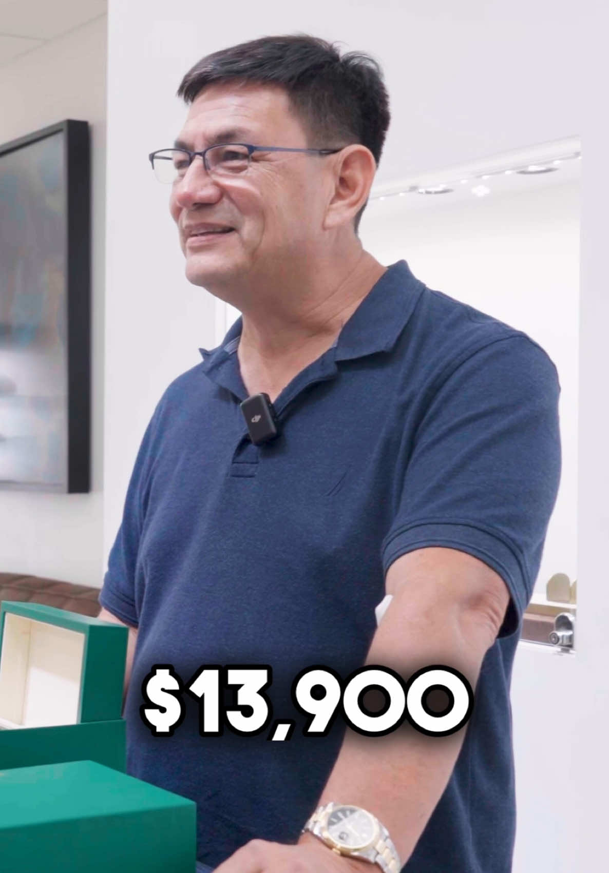 Este hombre es medio vampiro🤣