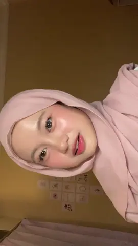 aku pakw yg nude brown yaa #makeup #softlens 
