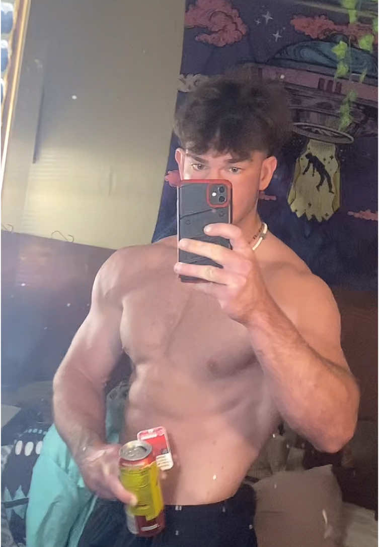 Breakfast: and I STILL BIGGER THAN @Santa Cruz Medicinals #bodybuilding #Fitness #workout #exercise #gym #transformation #gregdouchette #samsulek #shansbruh 