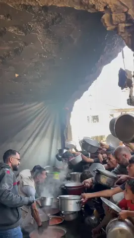 كل الاحترام والتقدير للعاملين والقائمين على هذه المشروع الخيري في تكيه مطبخ حساء غزه  مستمرين في إطعام أهلنا الصامدين في مدينه بيت لاهيا شمال قطاع غزه  #الامارات_السعوديه_الكويت_البحرين_عمان  #مطبخ_حساء_غزه_الجنوبي  #حرب_غزه_الآن  #fypシ 
