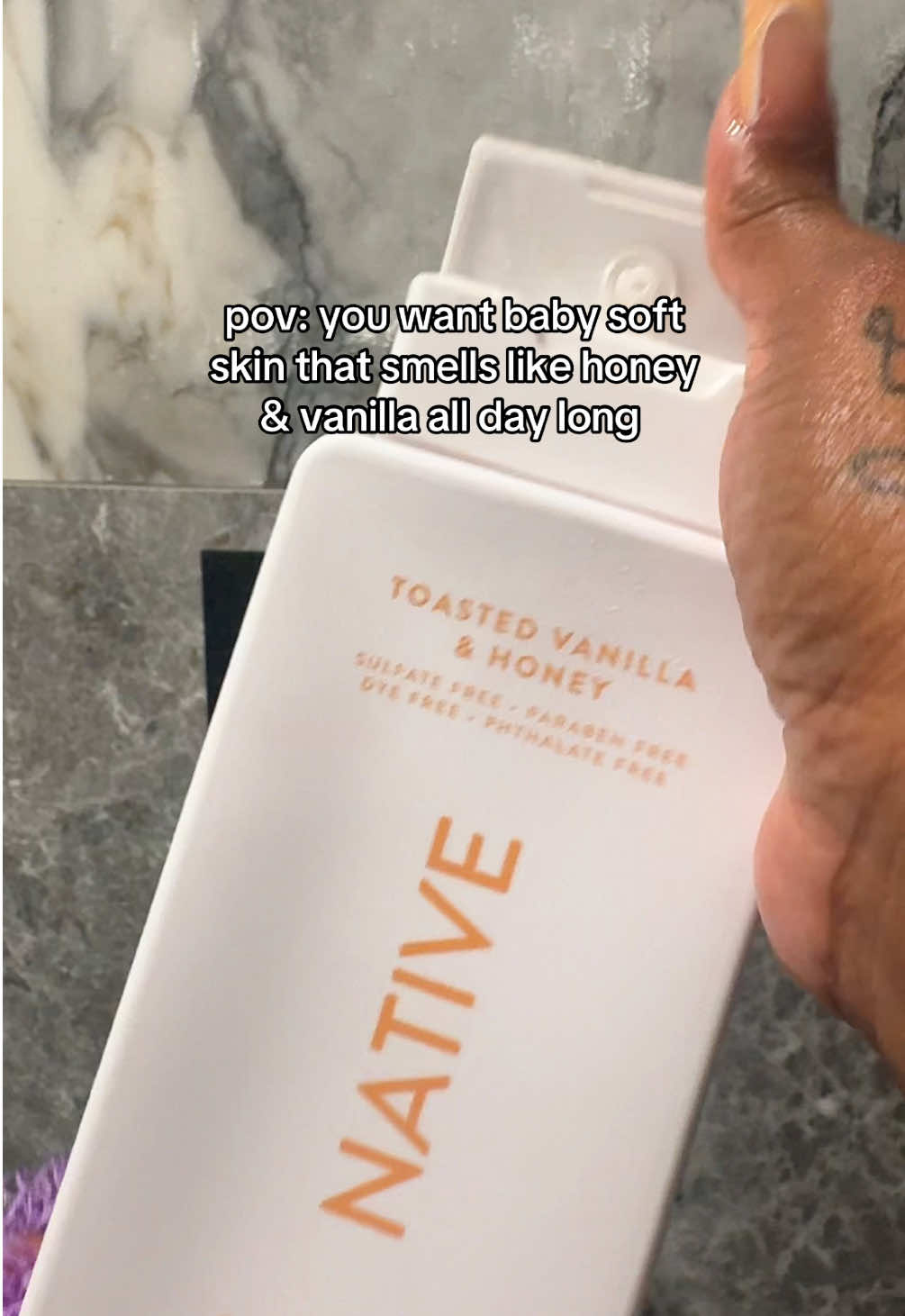 A little shower routine for my Bianco latte girlies 🙂‍↕️✨ #fyp #viral #showertok #showerroutine #hygiene #hygieneproducts #exfoliation #skincare #vanillaperfume #vanillagirl #biancolatte #smellgood 
