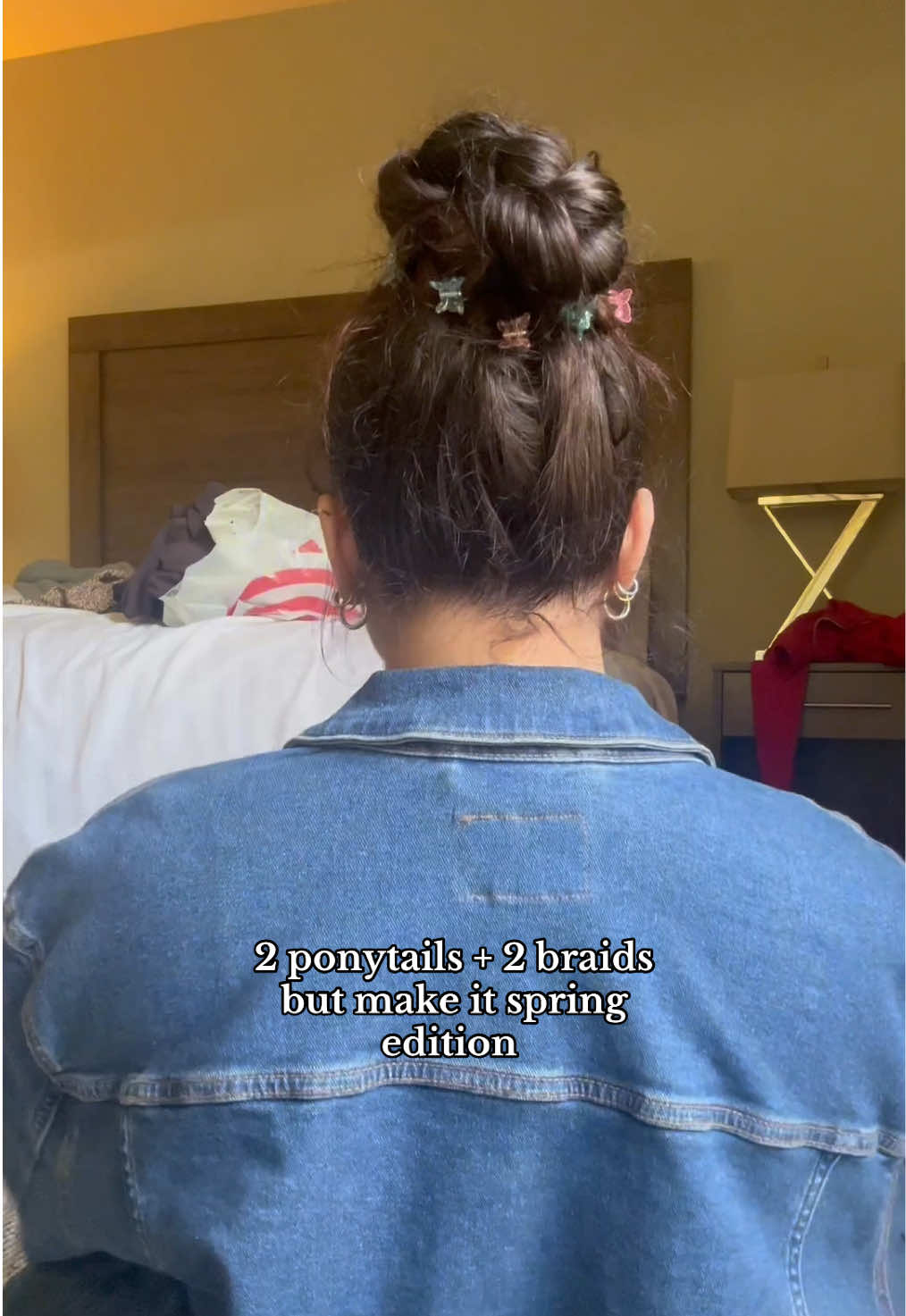 the cutest butterfly clips to make this hairstyle perfect!! 🦋🩷 #summerhaircolorideas2025 #springhairstylesforkids #springhairstyles2025 #cutespringhairstyles #curlyhairstyles #clawcliphairstyles #trendinghairstylesforspring @goodymy_official @THE OUAI @BounceCurl @Briogeo 