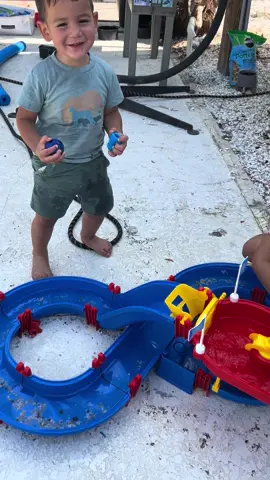 Great outdoor water table for toddlers ❤️#kidsoftiktok #outdoortoys #toysforkids 