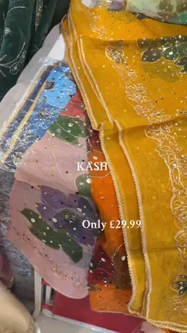 Hand paint dubbata #kash #foryou #fy #fyp #handpaint #dubbata #scarf #pakistaniwedding #wedding 