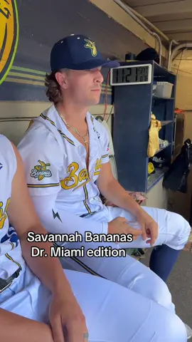 Implants are exactly like a ball when u really think about it @thesavbananas 