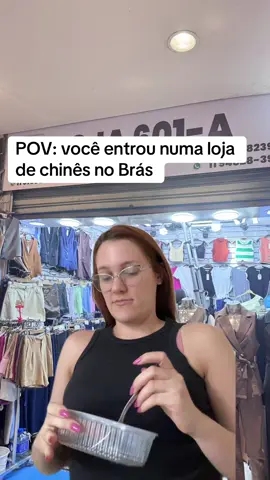 Quem já comprou com os chineses no Brás sabe… é luxo, gritaria e paciência na alma! É só meme, hein? Nada pessoal! #roupas #donadeloja #bras #fornecedoresatacado 