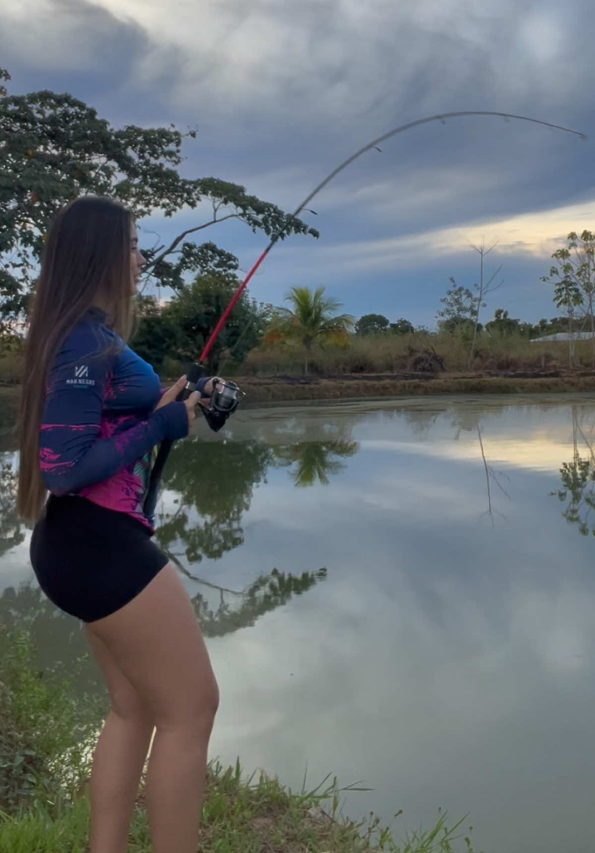 Peixe tomou toda a linha, bruto demais 🎣🎣 #fyp #foryoupage #pescaria #pesca #matogrosso 