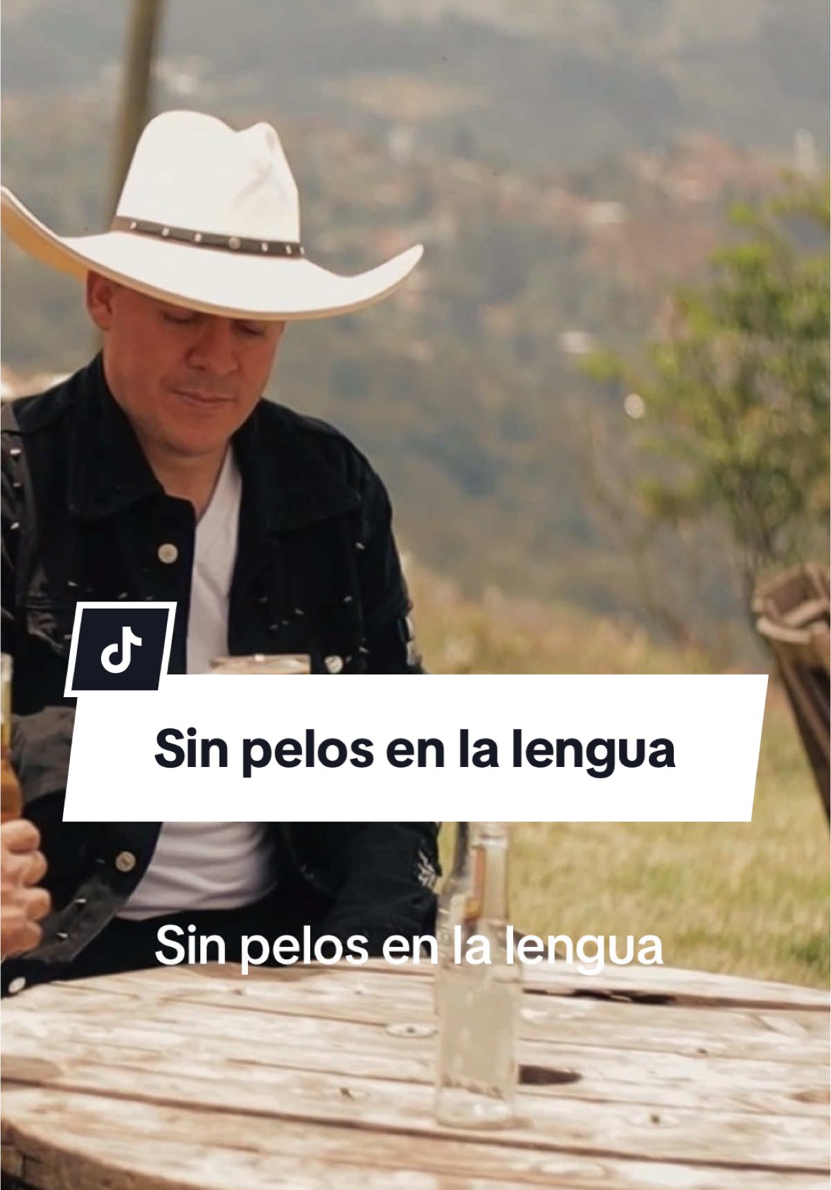 Sin pelos en la lengua;  y al que le caiga el guante que se lo chante