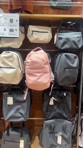 Every female traveler needs this travel backpack! 😍 #travelhack #travel #vacations #traveler 