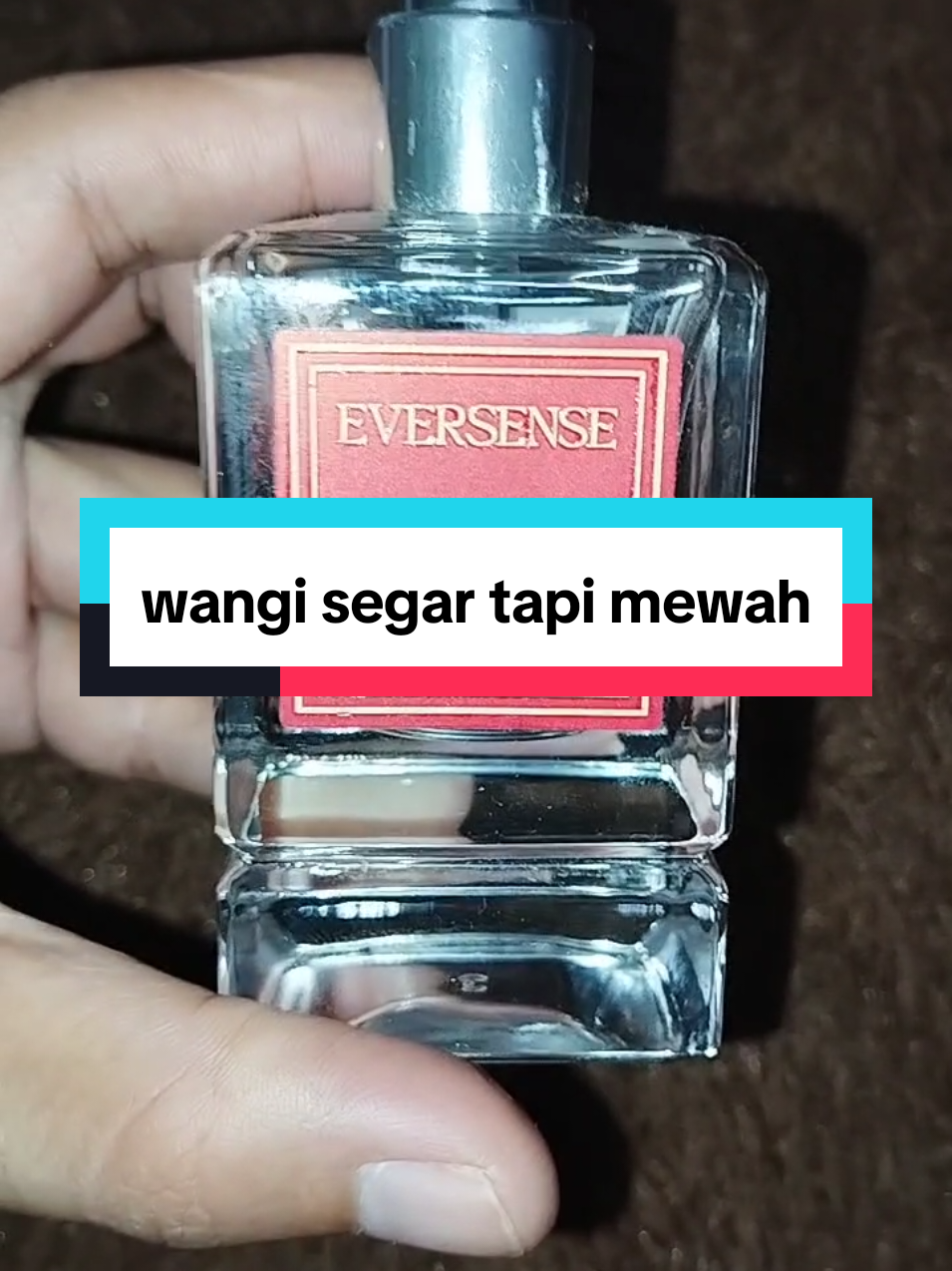 wangi yg tahan lama nempel wlwpun udah kena air....  wangi segar yg gak bkin eneuk apalagi pusing #parfum  #moris  #parfumereccomended 