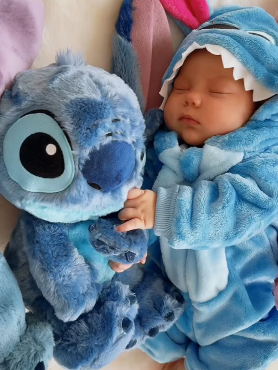 Pijama Kigurumi Stitch Original, certificado pela Zona Criativa para bebês de 1 ou 2 anos. Qualidade de linha Premium. R$199,90 O link para compra esta no perfil de nossa página. 