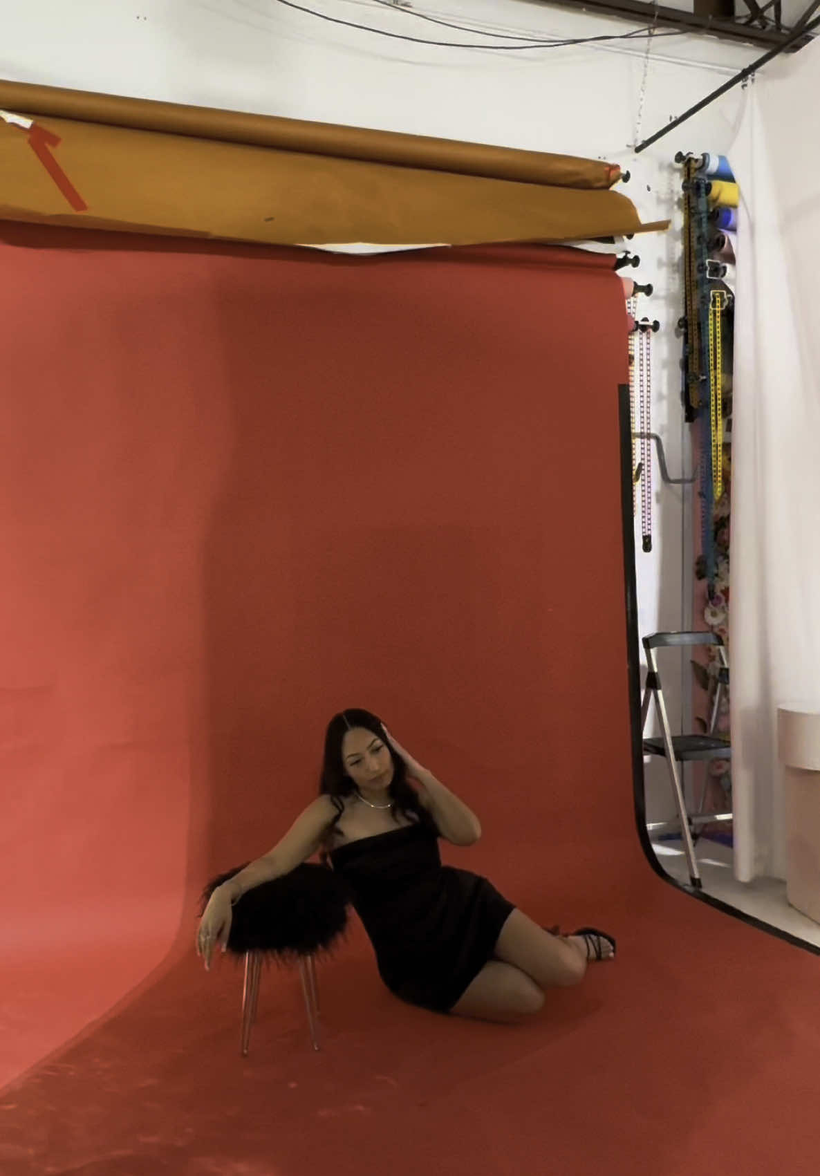 Watch the BTS of my bday shoot 📸💕shoutout to my girls who were there to hype me up  @JP @Gwen #bday #birthday #photoshoot #behindthescenes #girls #photography #fyp #foryoupage 