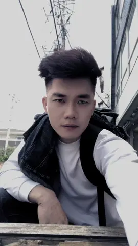 Khóa áo lên vai mà đi..đi đâu còn lâu mới biết 🤣