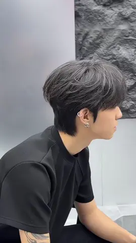 Layer mullet đẹp trai con bà hai luôn #uốn #xhuong #tocnam #tocnamdep #cattocdeptrai #tocnamhanquoc #viralvideo #kieutocnam #xhtiktok #uontocnam #uontoc #uonchus #uonlayer #nhuộm #lamtocgiare #tocnamdepphongbvb #mullet 