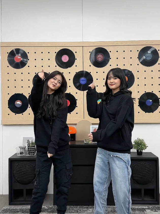Asikin aja🤓 #christyjkt48 #angelinachristy #toya #bloh #jkt48 #marshajkt48 #adel #muthejkt48 #kathrinajkt48 #freyajkt48 #jessijkt48  #trendingvideo #fyp 