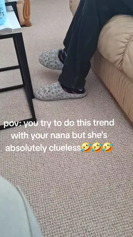 'is she somebody famous?' after telling me she knows her😭🤣 #trend #viral #uk #fyp 