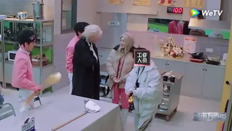 LMAO they tried to prank Didi Keyu but he already on his spot 🤣🤣 #TheTruthS3  #Dilraba #迪丽热巴 #ตี๋ลี่เร่อปา #ZhangLinghe #JinJing #Baiyu #ZhouKeyu #LiuYuning #开始推理吧 #dilrabadilmurat #dilrabadilmurat迪丽热巴 #dilrabadilmurat_迪丽热巴 #dilraba_alice💖 #model#fashion#actor#actress#chinesactor#chinesactress#chinesdrama#fyp#fyppppppppppppppppppppppp #trending 
