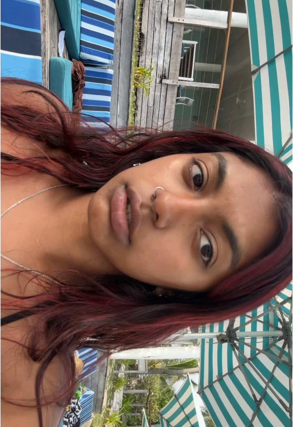 Yh I defo look better without makeup icl, it’s giving island gyal 🏝️ #travel #holiday #fiji #islandgyal 
