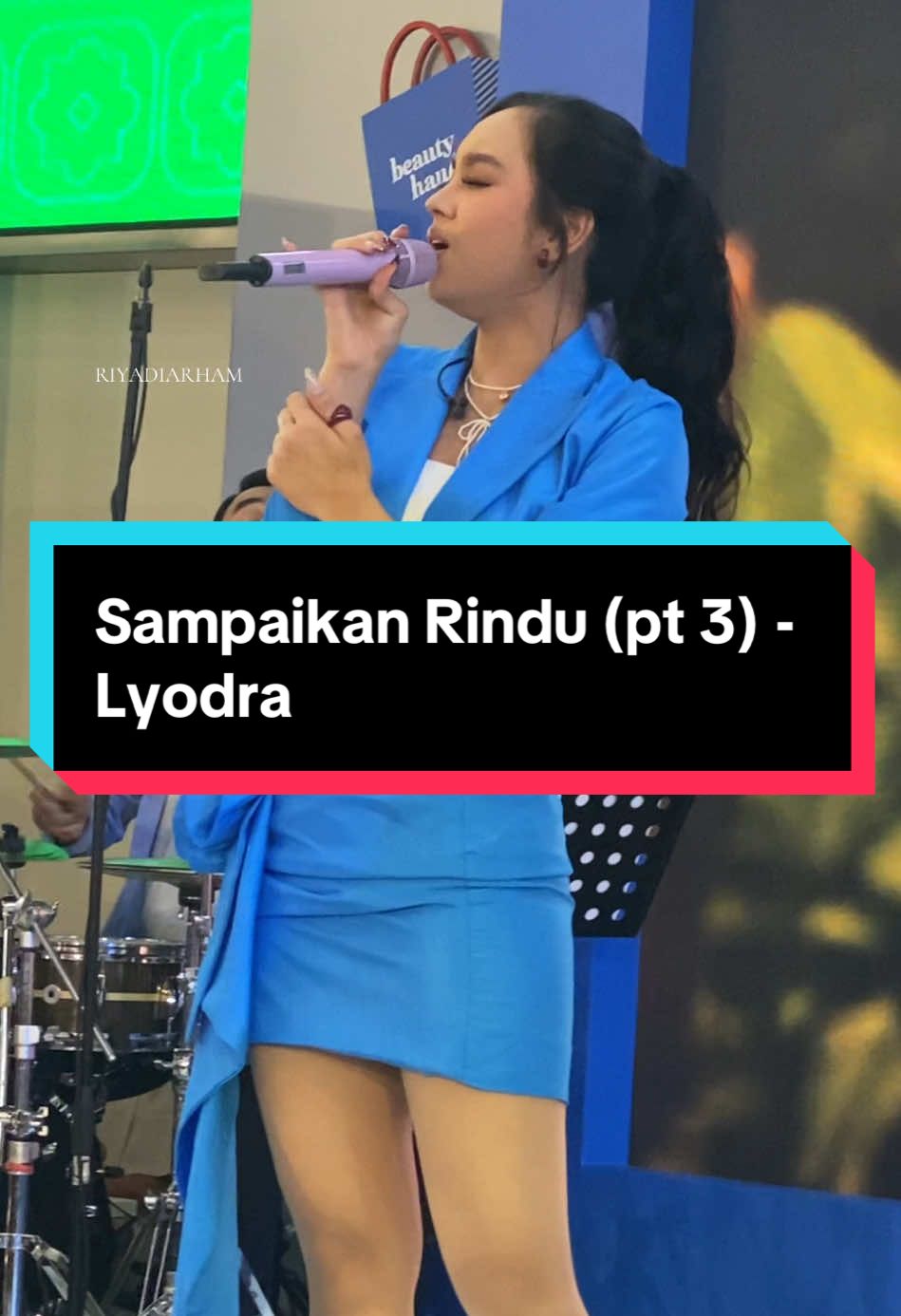 Kangen ama seseorang yang udah gak mungkin digapai lagi @Lyodra Ginting 😮‍💨 #sampaikanrindu #sampaikanrindulyodra #lyodra #lyodraginting #mylyodra #mylyodraofficial #konser #konsermusik #konserjakarta #infokonser #fyp #foryoupage #xyzbca #fancam #riyadiarham #laguindonesia #lagusedih #lagugalau #indonesianidol 