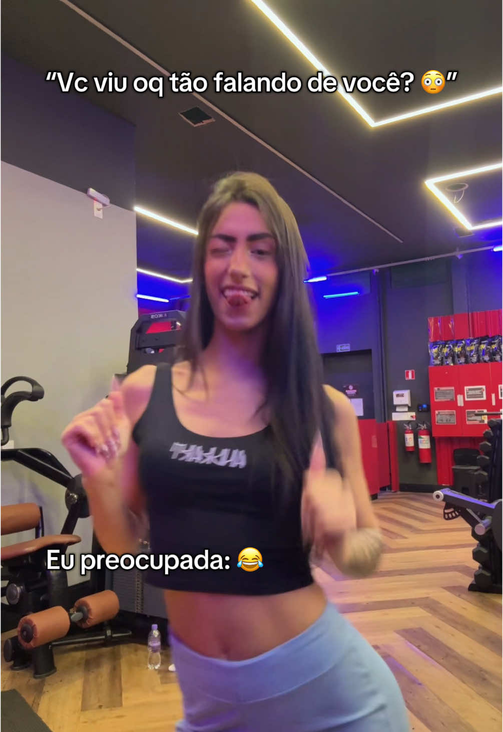 ARI FALCÃO NA ACADEMIA 😂💜🔥 eu bem preocupada mandando o treininho da noite kkkkk #arifalcao #fyp #humor 