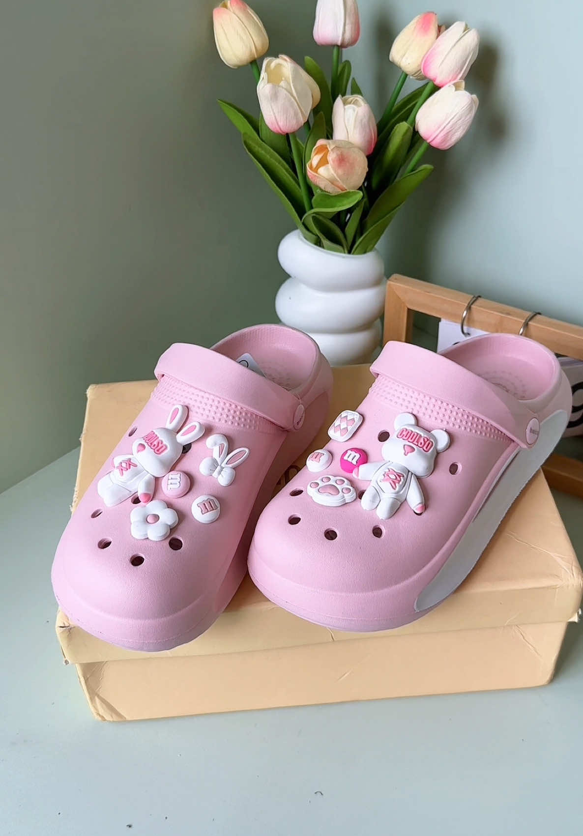Dép sục gắn gấu cute đế êm mềm #depsuc #depnuthoitrang #depsucnu #depcross #depnuxinh #depnuhottrend #dep #depnugiare #xuhuongtiktok 