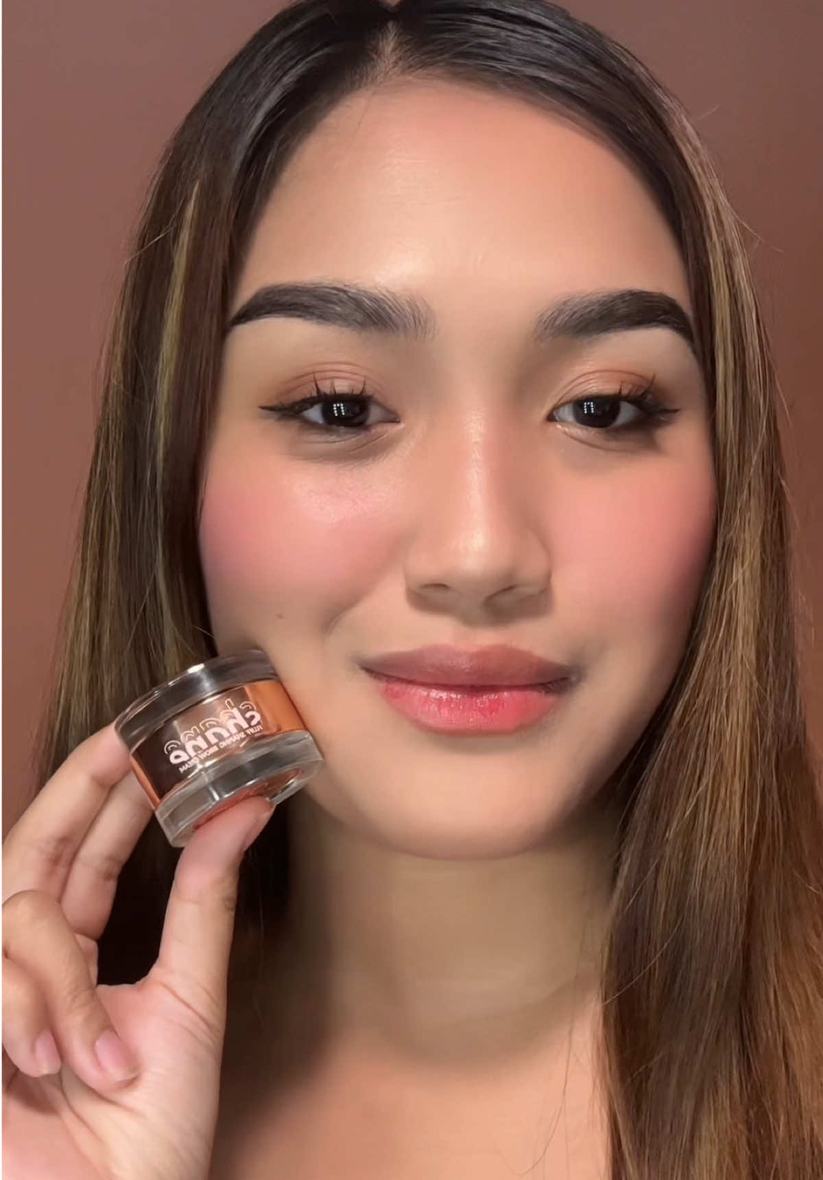 a lot of y’all are asking for my brow tutorial so here it is! this is from @O.TWO.O Beauty and it’s two in one already so get yours now! 🛒 #otwoo #otwoophbeauty #otwooph #eyebrow #eyebrowtutorial #foryou #eyebrowsonfleek #eyebrows #fyp #eyebrowgel #eyebrowcream 