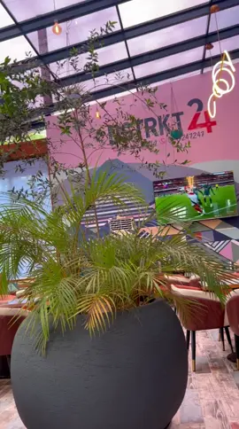There is a new restaurant in town that you have to check out guys @DSTRKT24 .#sarahjan992 #foryou #newrestaurant #breakfast #kampala #uganda #FoodTok #fyp #kampala_tiktokers #viralvideos 