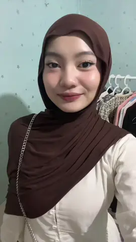 pashmina kaos aku paling enak jujur😌