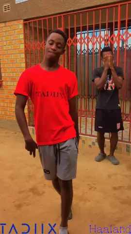 I de shake ma waist woo🙈 wait till tha end n see🤭  #🇿🇼 🇿🇼@Haaland_zw #dancechallenge #zimtiktokers🇿🇼🇿🇼🇿🇼 #viralvideos #dancer #choreography #funny #fyp #zimbabwe  @tadiix @Chella #mydalling 