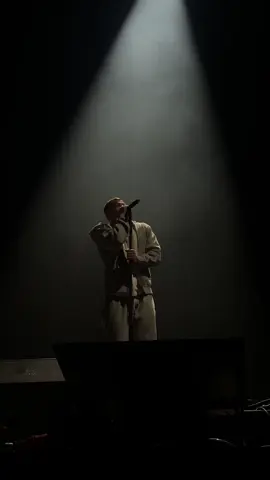 Андрей сказал:«Спой со мной Минск🥰» и мы спели🥹❤️‍🔥#макан #концертмаканаминск #macan #минск #спойсомной #macanminsk 