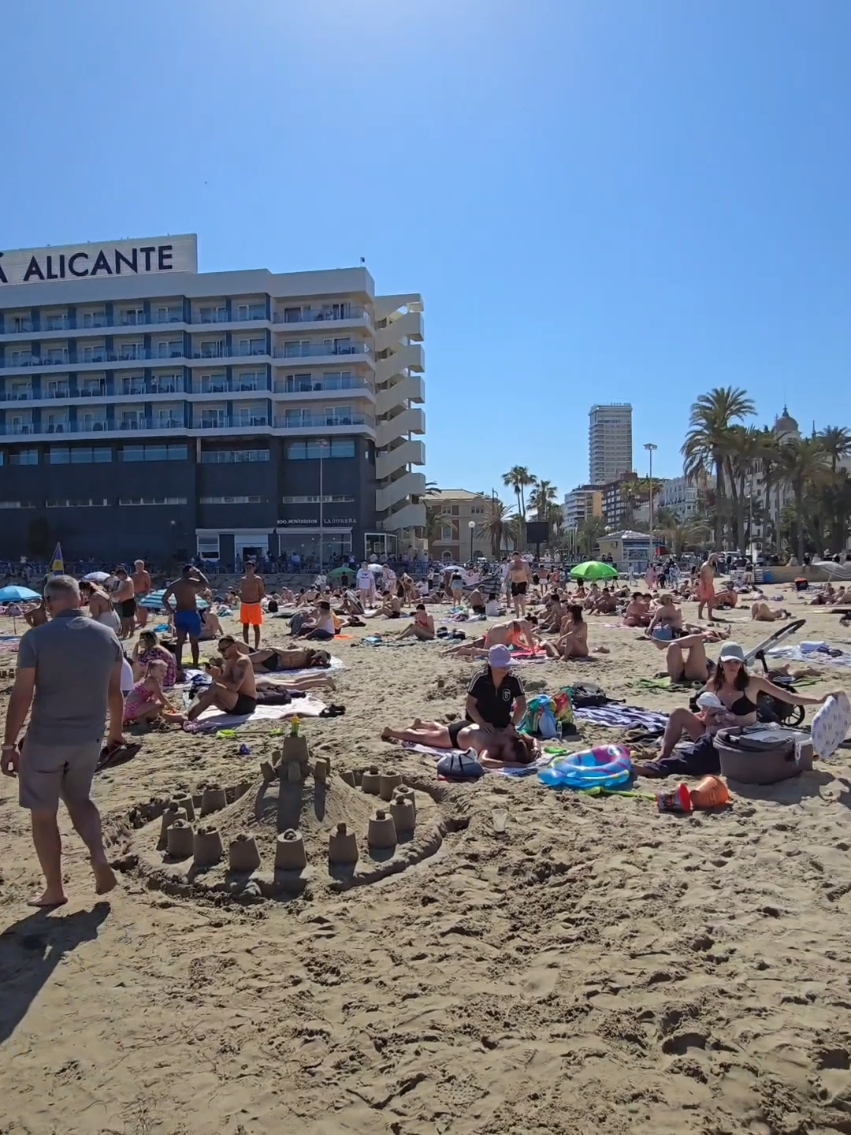 Alicante, Spain🇪🇸 #postiguetbeach #alicante #beachvibes #sea #sun #spain #españa #alicantecity #alicante🇪🇸 #beautiful #seaview #palmtrees #creatorsearch #beachday #beachlife #fyp #f 