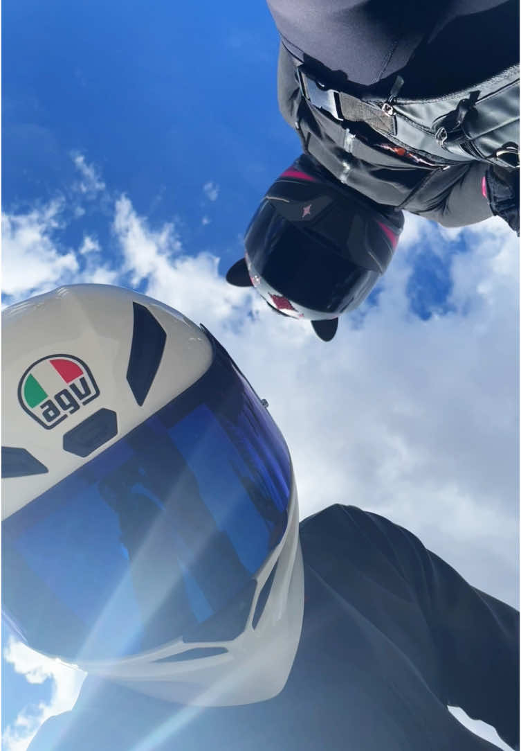 friends on the Scene🌈✨ @jose__biker #roadtrip #handshake #transition #fypppppppppppppppppppppppp #caracas #bikergirl❤️🏍️👩 #venezuela🇻🇪 #paratiiiiiiiiiiiiiiiiiiiiiiiiiiiiiii #virallllllllllllll #bikerboy #trend 