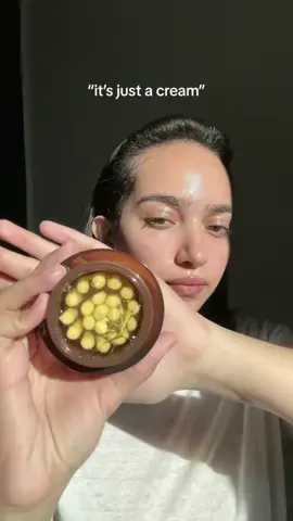 🍊Say hello to RADIANCE!✨ Medicube Vitamin C Cream is your daily dose of glow in a jar 💛 🌟 Brightens dark spots 💧 Hydrates deeply 🧴 Smooth, non-sticky finish! Real results, real glow — your skin will thank you 😉💫 Glow smarter, not harder 💡💛 #MedicubeMagic #VitaminCGlow #BrightSkinJourney #SkincareThatWorks #GlowWithConfidence #SpotlessSkin #GlowingComplexion #SkincareLover #RadiantYou #KBeautyRoutine 