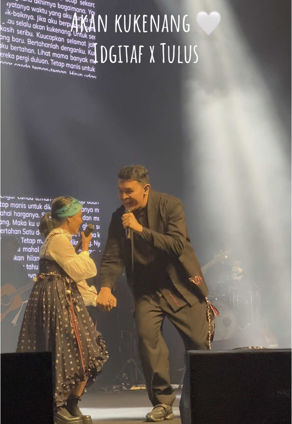 Gemasssnyaaa @Idgitaf x tulus 🤍🤍🤍 Akan kukenang jadi salah satu lagu favoritku di konser #samasamatur, bagus bgt lirik dan kolabnya 🤍🤍🤍 #idgitaf #tulus #idgitafxtulus #samasamaturbandung #tursamasama 