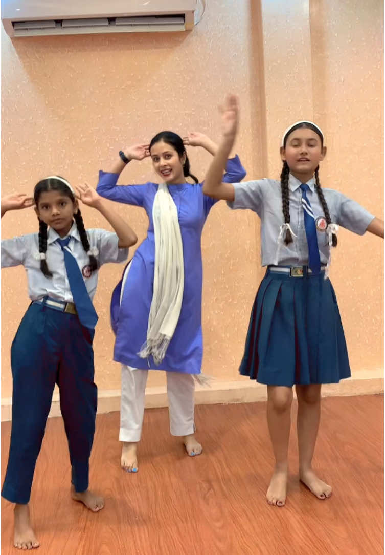 With my girls🥰@EVEREST PUBLIC SCHOOL #foryoupage #therosezone #trending #viral #loveyourself #teacherslife #students 
