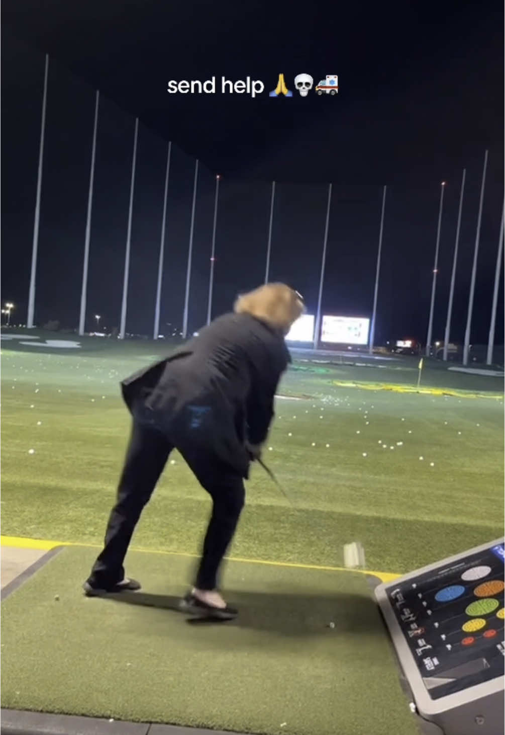 She needs to use the ProStrike Golf Swing Mat to Practice her golf shot. #nexify_uk #golfswingmat #golf #training 