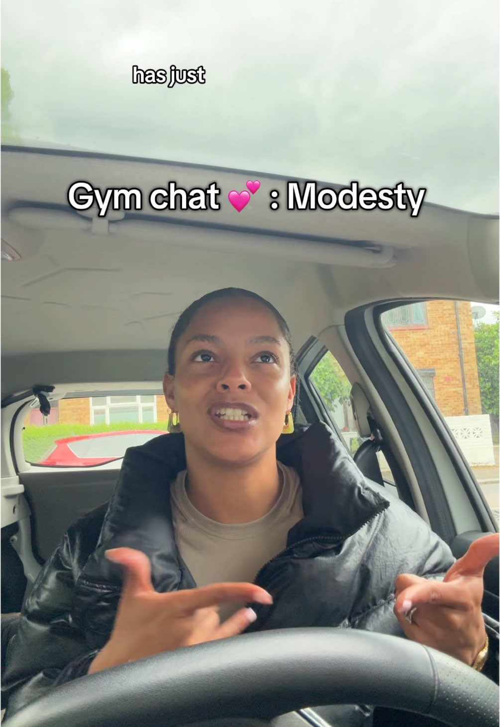 Modesty & the gym! A journey I’ve been on recently, am I alone?!? 😅 Where are the girlies shopping for modest gym clothes that are now all cropped ??? #gymmodesty #modestyfashion #gymgirlproblems #gymgirlies #weightgain #modestyjourney #gymwear #gymbrand 