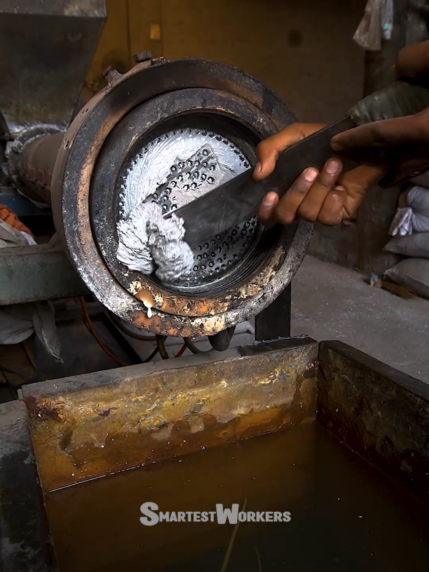 Recycling Waste Plastic to Make White Pellets