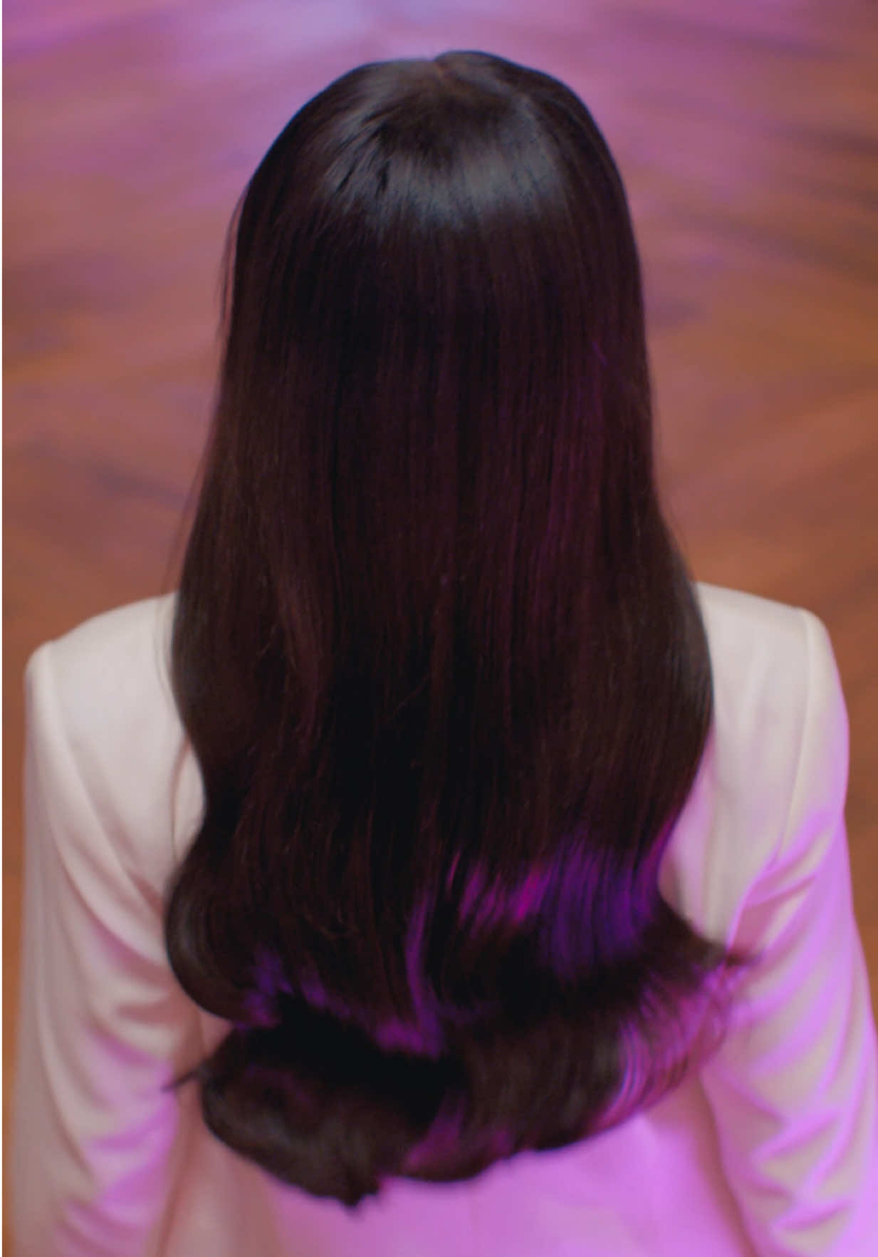 The hair? GLOSSED, The shine? UNMATCHED, The face? Stay tuned 😉 @L’Oréal Paris #lorealparispartner #haircare