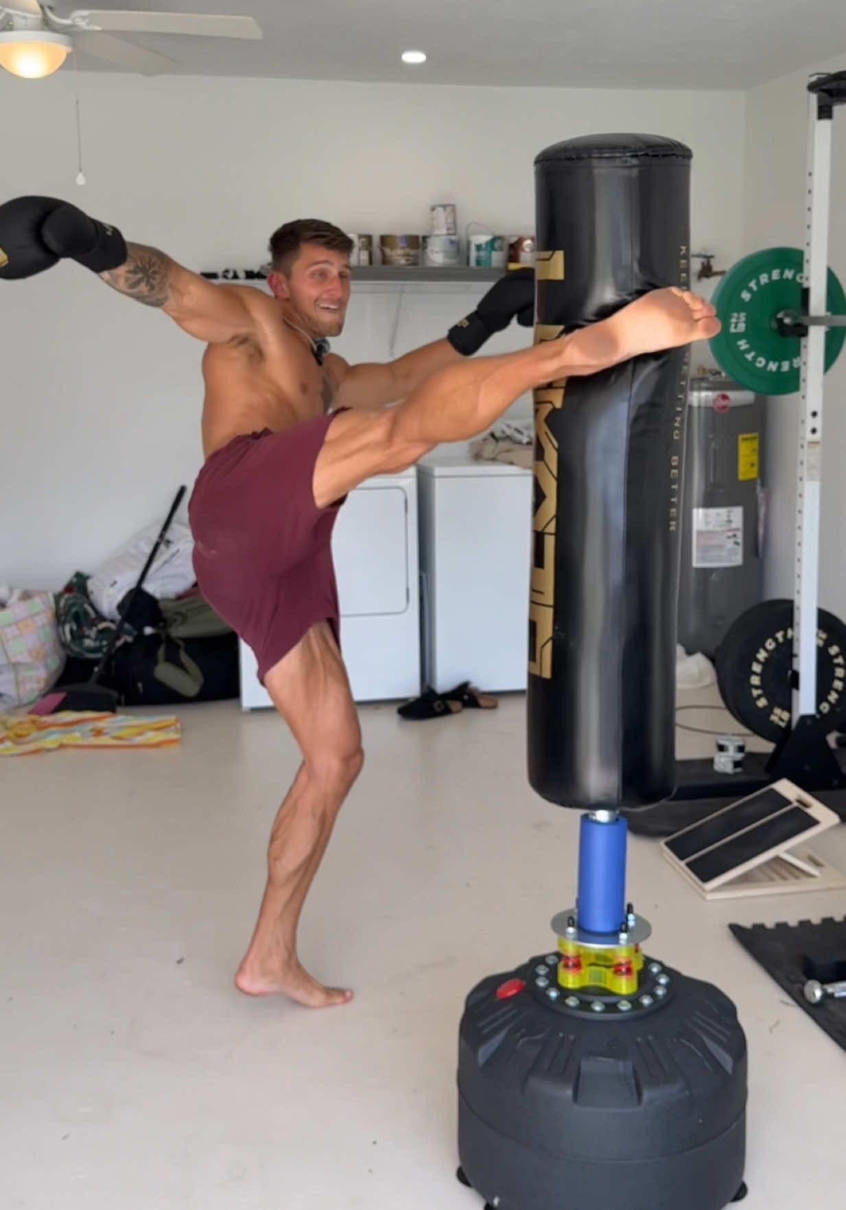 Very impressed with this punching bag. I can really beat it up and it feels sturdy. Love the height and style of it. Going to be practicing often. Pretty affordable for the quality too. The link is in the bottom left corner of the video! #boxing #kickboxing #punching #fighting #boxinglife 