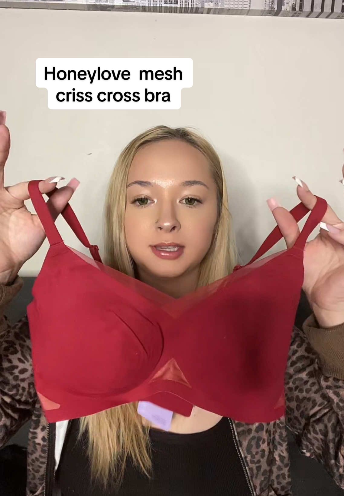 I’m loving the red ❤️❤️ #honeylovebra #shapeware #crisscrossbra #wirelessbra #red #tiktokshopmothersday @Honeylove Inc 