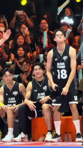 นั่งไม่ติดเลยค้าบ @Joss Way-Ar @Gawin Caskey BlackTeam 🖤 #jossgawin #josswayar #gawincaskey #3fight3basketboy #3fight3basketboyxjossgawin 
