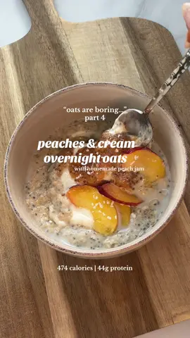The ultimate warm weather breakfast… peaches and cream overnight oats 🍑 474 calories & 44g protein Oats 38g oats  8g chia seeds 150ml-200ml Milk (depends how thick you like your oats - I usually have them more cakey but wanted them looser for this recipe)    50g greek yoghurt  30g protein powder (I used @Per4m Better vanilla creme)     Toppings  Splash of milk 30g Greek yoghurt  A few slices of fresh peach Homemade chia jam Drizzle of honey & pinch of coconut (optional)            #summerbreakfast #healthybreakfast #breakfastideas #brunch #brunchtok #brunchtime #overnightoats #oats #peachesandcream #peach #summerfruit #fyp #foryou              Elle gibson oats 