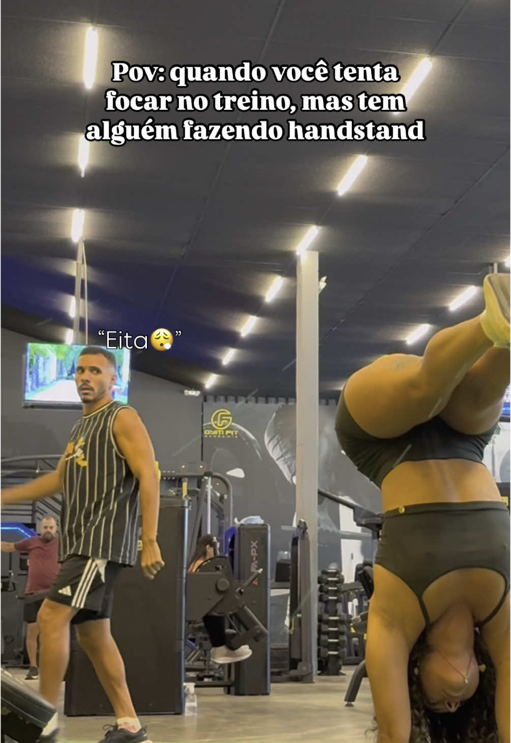 Ele até que tentou 🤣 #handstand #meme #memestiktok #handbalance #paradademanos #sirsasana #academia 