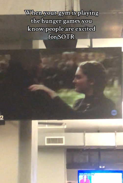 Honestly made me run faster watching katniss fight the capital #fyp #nyc #SOTR #hungergames 