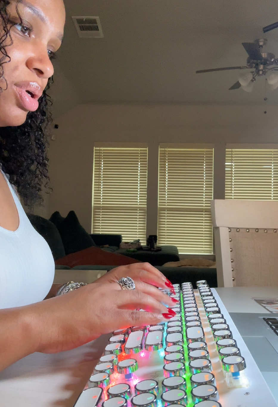 This keyboard is perfect for my tech girlies with nails. It’s perfect.  #tiktokshopmothersday #mechanicalkeyboard #keyboard #lightupkeyboard #gamerkeyboard #keyboards 