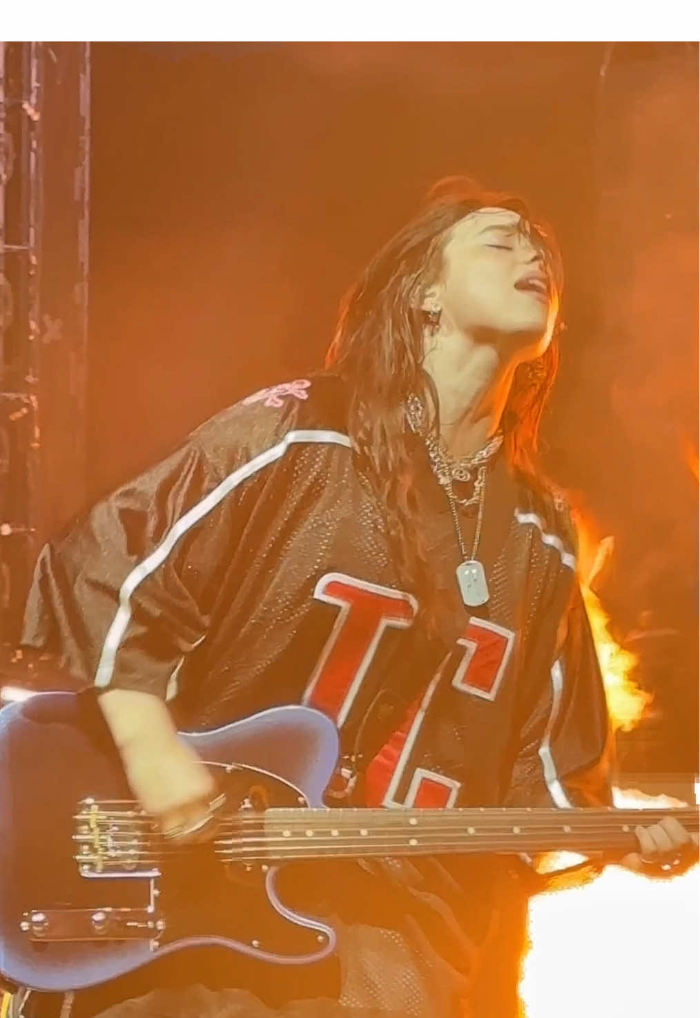 📸: sanneverhex  #billieeilish #billieeilishedits #hmhas #billieeilishtour #billieeilishguitar #hardandsoftamsterdam 